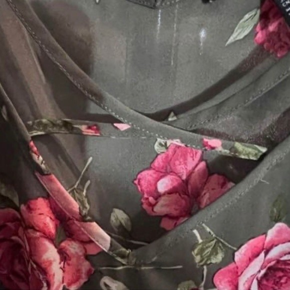 Army green and pink floral top size large - Picture 4 of 7